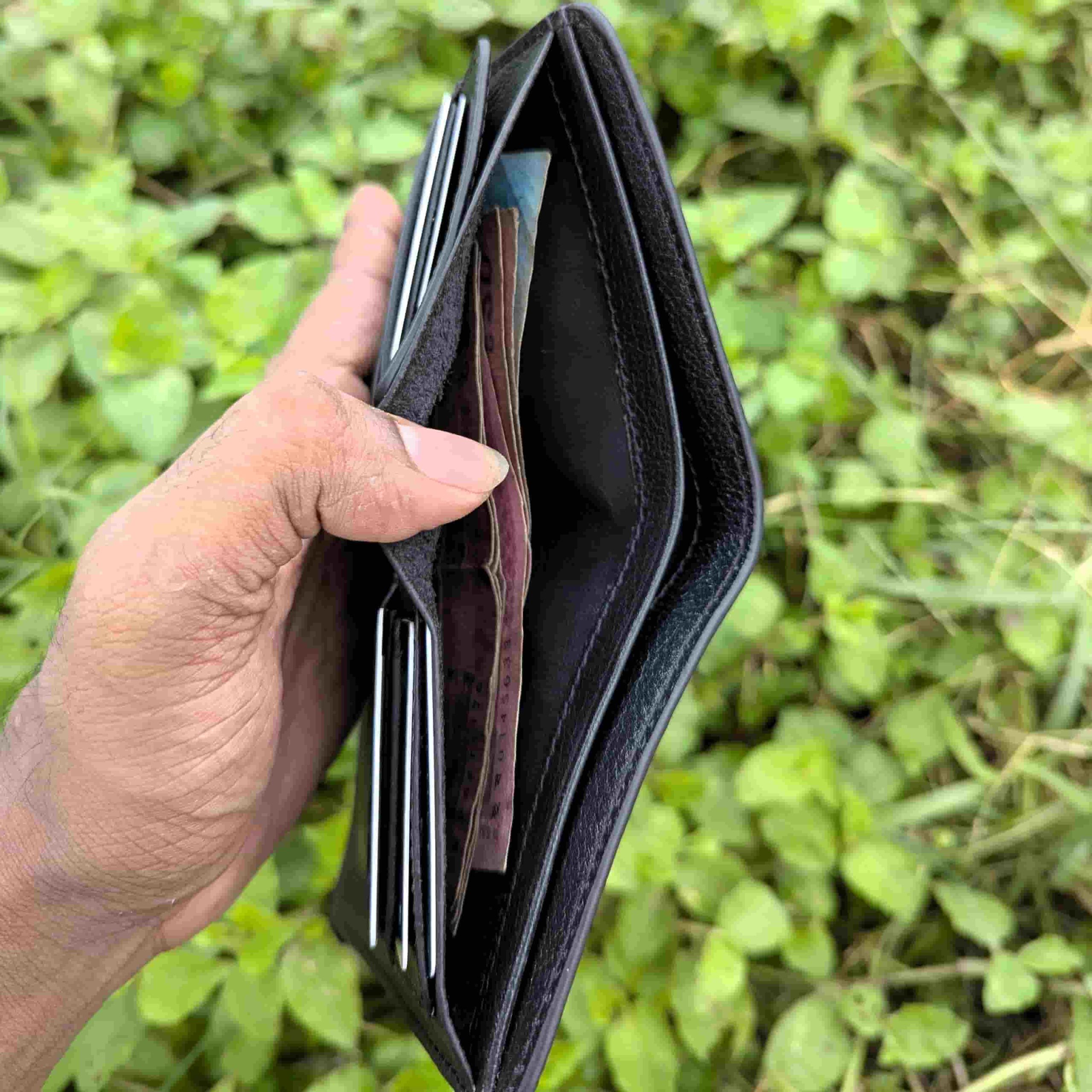 Premium Extra Card Men's Leather Wallet - Image 4